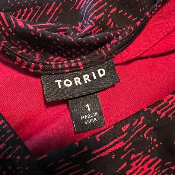 Torrid patterned v neck faux wrap dress - Picture 4 of 13